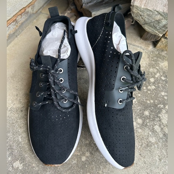 Steve Madden Brick black lightweight mens sneakers w/breathable Design Sz-9. M - Picture 1 of 12